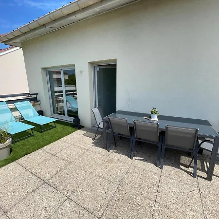 Apartment Bngo I Immense Rooftop I 2 Chambres, 4 Places Parkings, 2 Immenses Terrasses, 8 Personnes *