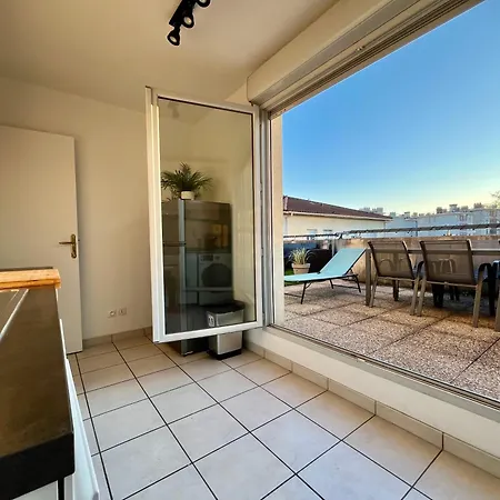Apartment Bngo I Immense Rooftop I 2 Chambres, 4 Places Parkings, 2 Immenses Terrasses, 8 Personnes