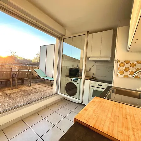 Apartment Bngo I Immense Rooftop I 2 Chambres, 4 Places Parkings, 2 Immenses Terrasses, 8 Personnes *