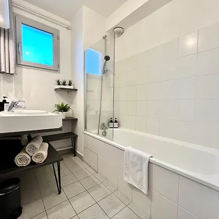 Bngo I Immense Rooftop I 2 Chambres, 4 Places Parkings, 2 Immenses Terrasses, 8 Personnes Apartment