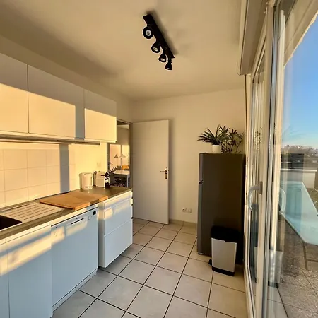 Apartment Bngo I Immense Rooftop I 2 Chambres, 4 Places Parkings, 2 Immenses Terrasses, 8 Personnes