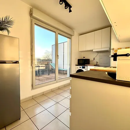 Apartment Bngo I Immense Rooftop I 2 Chambres, 4 Places Parkings, 2 Immenses Terrasses, 8 Personnes Lyon