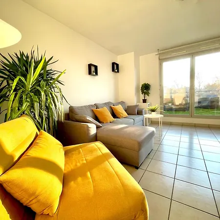 Apartment Bngo I Immense Rooftop I 2 Chambres, 4 Places Parkings, 2 Immenses Terrasses, 8 Personnes *