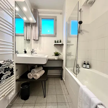 Bngo I Immense Rooftop I 2 Chambres, 4 Places Parkings, 2 Immenses Terrasses, 8 Personnes * Lyon