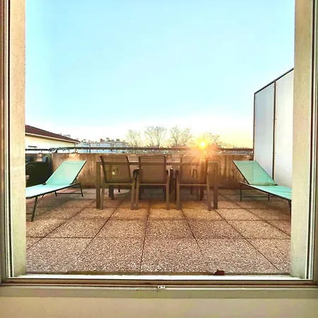 Apartmán Bngo I Immense Rooftop I 2 Chambres, 4 Places Parkings, 2 Immenses Terrasses, 8 Personnes *