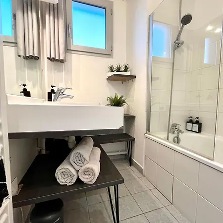 Apartmán Bngo I Immense Rooftop I 2 Chambres, 4 Places Parkings, 2 Immenses Terrasses, 8 Personnes *