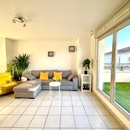 Bngo I Immense Rooftop I 2 Chambres, 4 Places Parkings, 2 Immenses Terrasses, 8 Personnes Apartmán Lyon